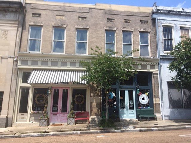 2nd image of 411 Franklin St