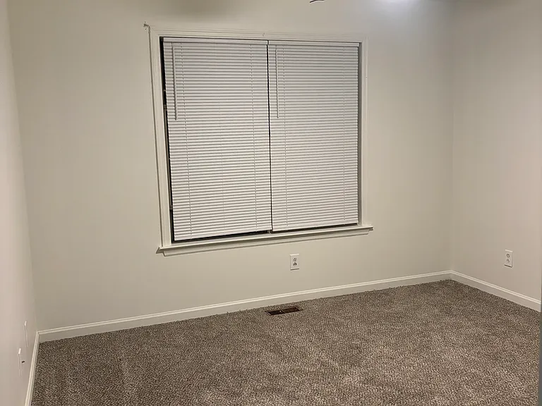 7859 Avalon Acres Ct — Photo 10