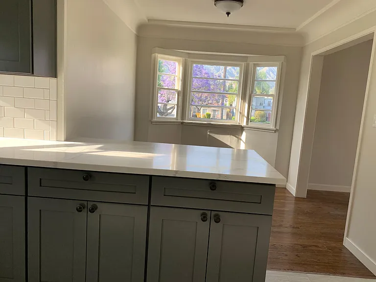 712 W Glenoaks Blvd — Photo 5