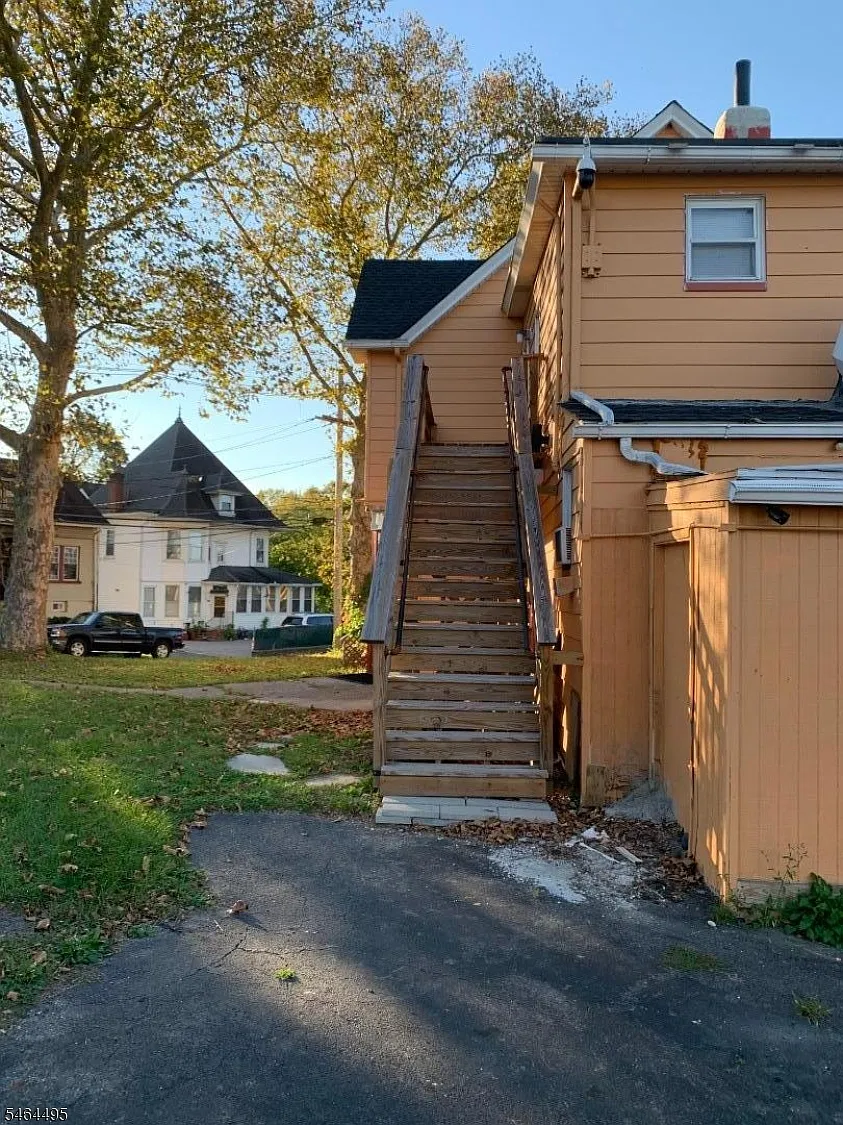 2 bed, 1.0 bath, $2,000 — Photo 1