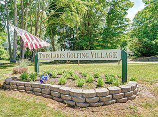 239 Twin Lakes Rd APT E, North Branford, CT 06471