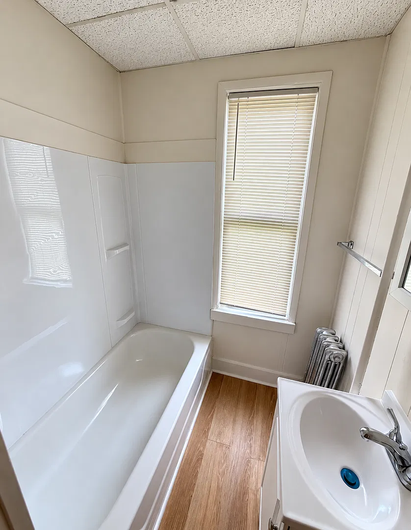 17-19 Olive Ave — Photo 2