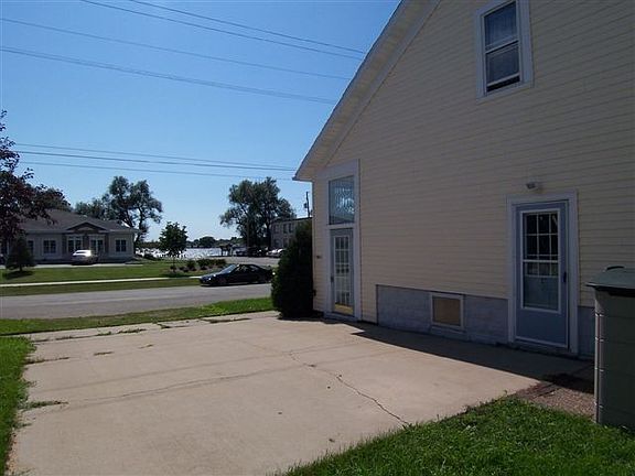 4th image of 704 Bay Shore Dr