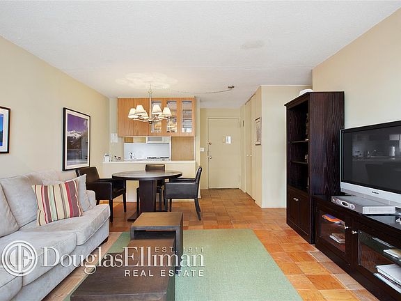 2nd image of 130 W 67th St APT 16B