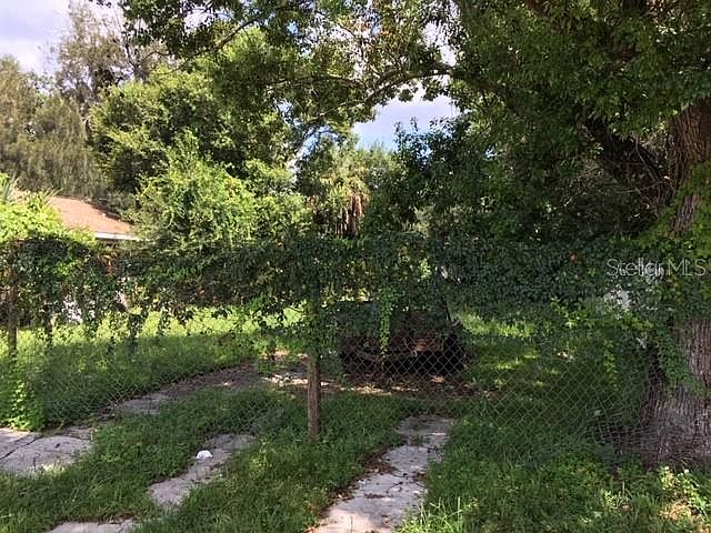 2nd image of 2077 28th St