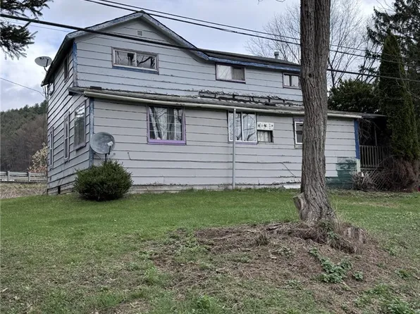 10 Lyman Rd W, Roulette, PA 16746