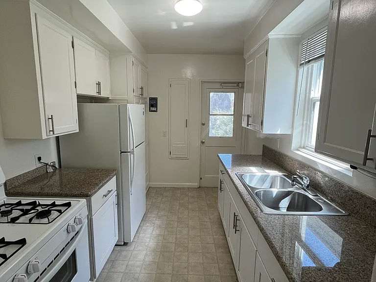 1826 Montana Ave #C — Photo 10