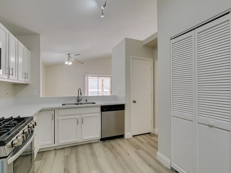 8664 Buttercreek Way — Photo 27