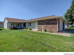 100 E Heights Ave APT 6, Taylorville, IL 62568