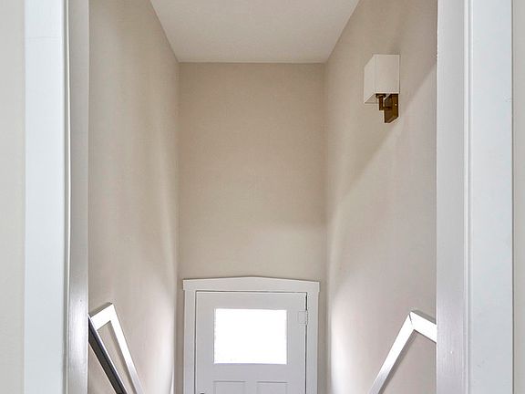 3rd image of 1178 S Elmwood Ave