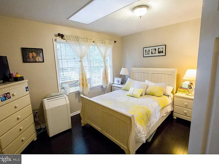 141 Summerhill Ct — Photo 4