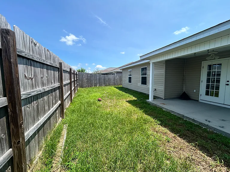606 Diamonte Cir — Photo 15