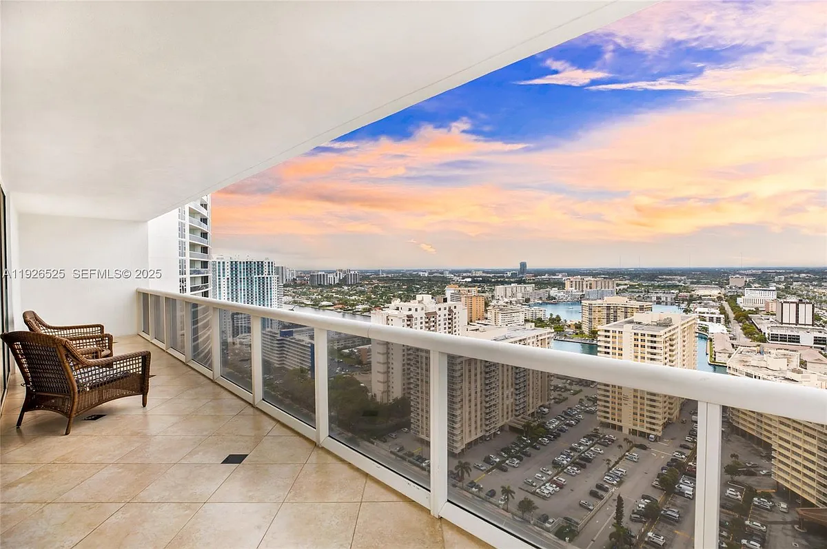 Building Photo - 1830 S Ocean Dr #2808