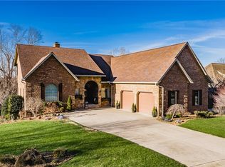 35 Alexander Dr, Williamstown, WV