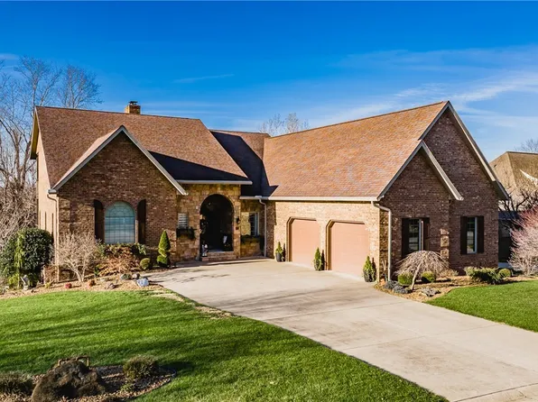 35 Alexander Dr, Williamstown, WV 26187
