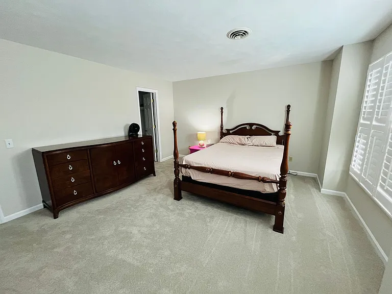 1018 Chateau Ct — Photo 8
