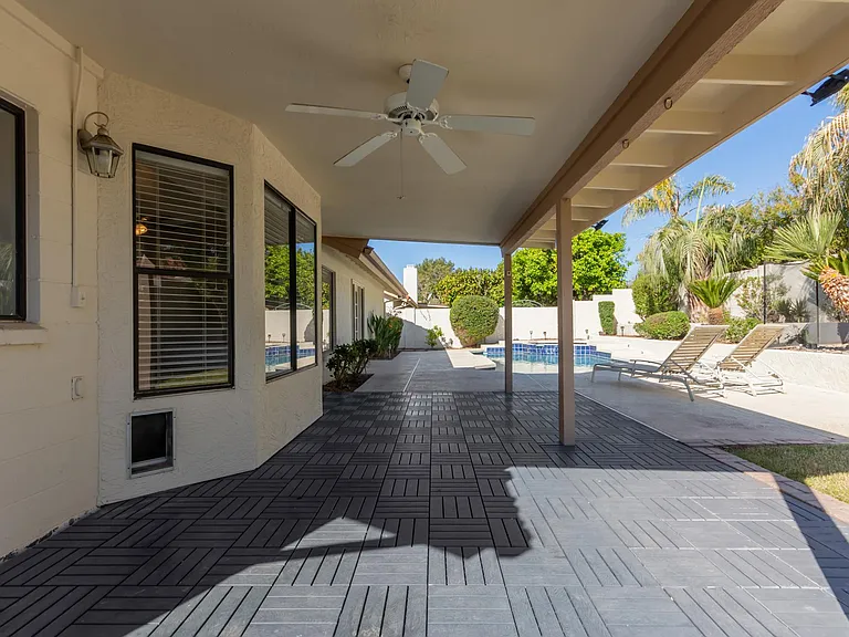 9138 E Davenport Dr — Photo 34