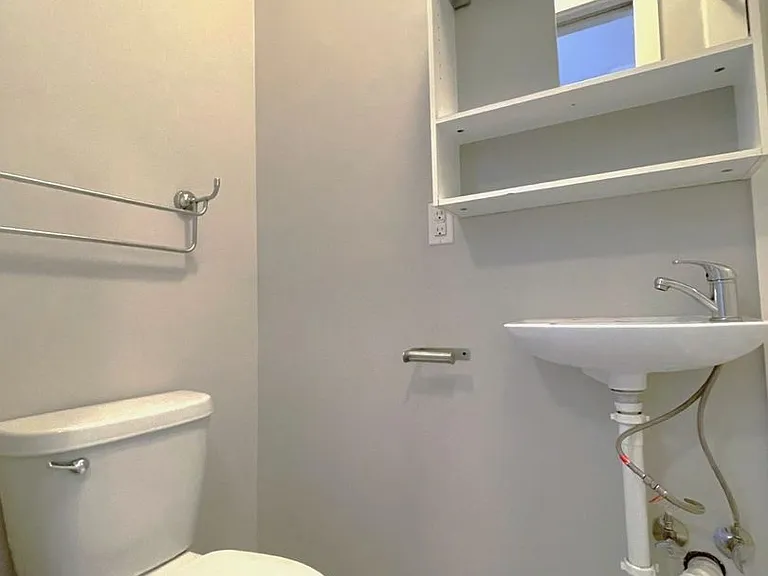 5043 Brooklyn Ave NE — Photo 5