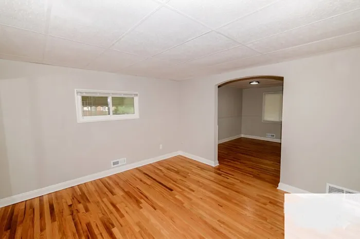 3 bed, 1.0 bath, $2,200 — Photo 2