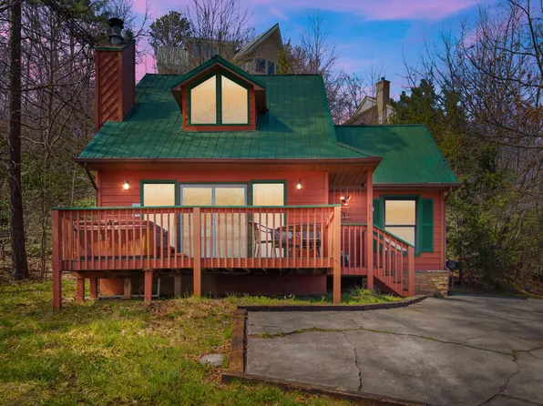 2119 Tamins Dr N, Gatlinburg, TN 37738