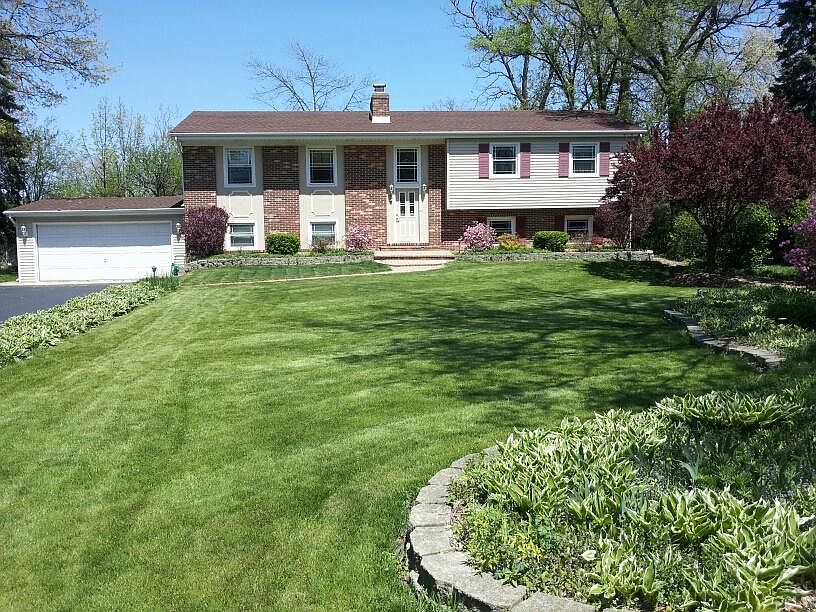 Beautiful Oak Knolls!