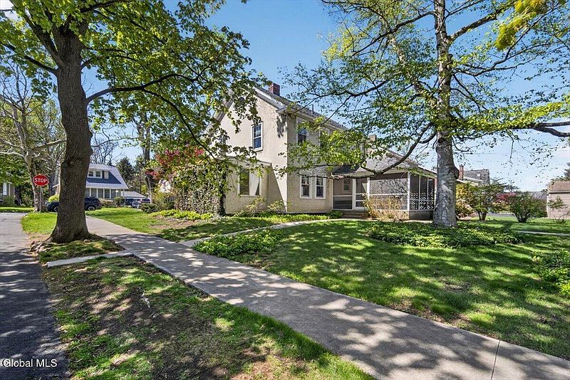 4th image of 33 Washington Road