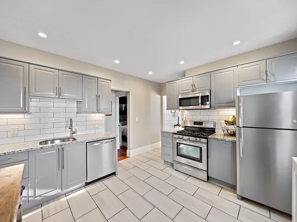 131 King St #3, Boston, MA 02122