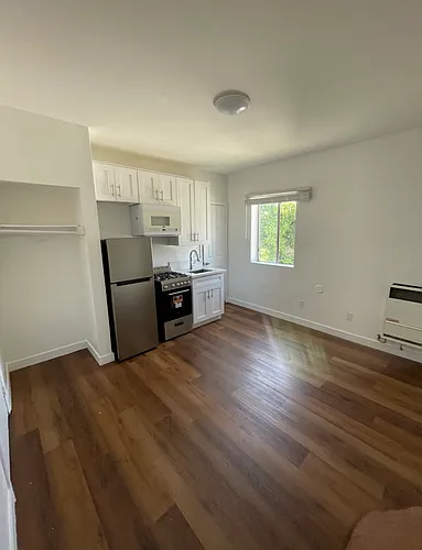 1818 N Broadway Photo 1
