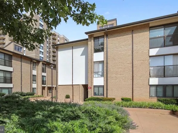 22 Monroe St APT 201, Rockville, MD 20850