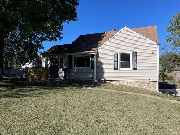 9606 E 32nd St, Independence, MO 64052
