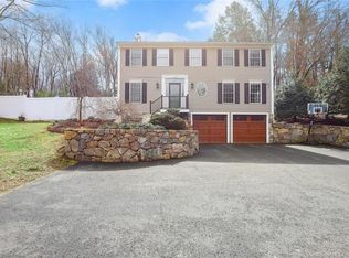 100 Glen Rd, Sandy Hook, CT 06482