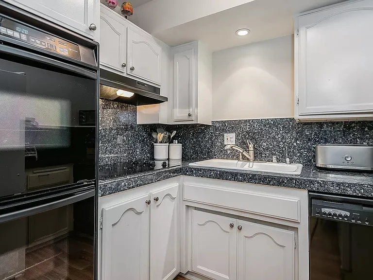 4610 Densmore Ave #6 — Photo 6