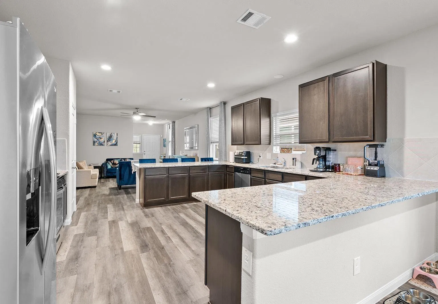 4 bed, 2.5 bath, 2751 sqft, $2,550 — Photo 1