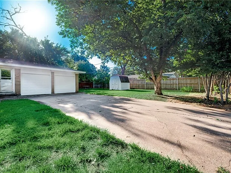 1601 Larkspur Dr — Photo 25