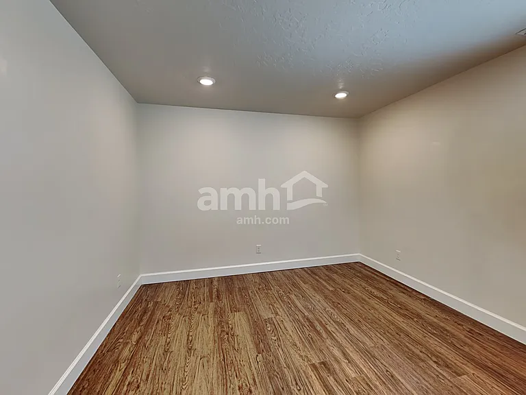 3028 E North Village Dr — Photo 18