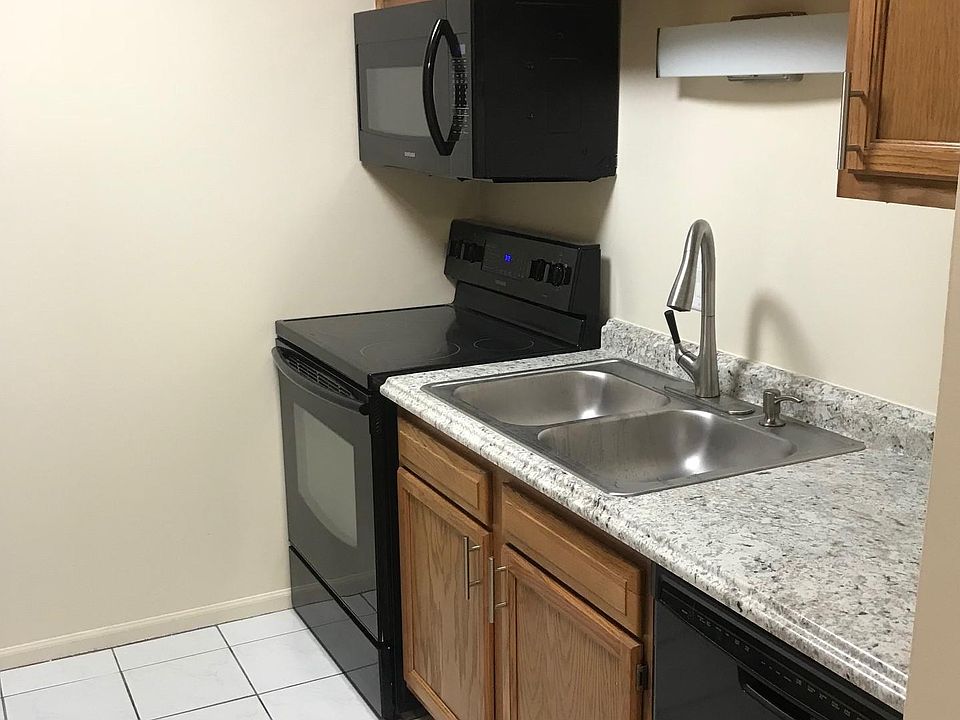 1st image of 10308 Circle Dr APT 204