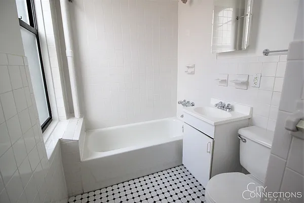 Rented by City Connections Realty | media 19