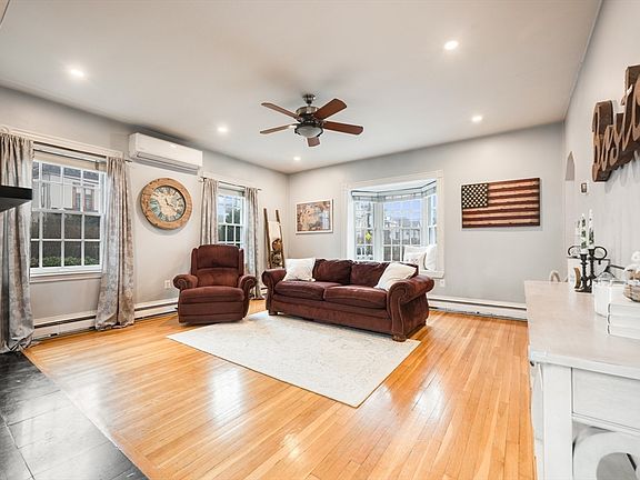 2nd image of 13-15 Everett St #1