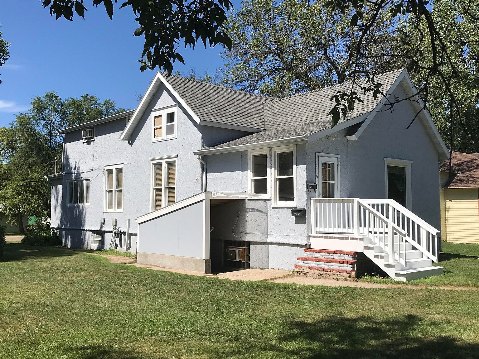 316 4th Ave Sw Jamestown Nd 58401 Zillow