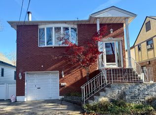 630 Ingraham Ln, New Hyde Park, NY 11040