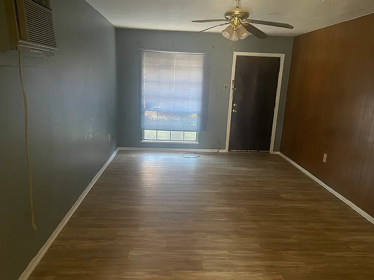 216 N Emerald Loop — Photo 7