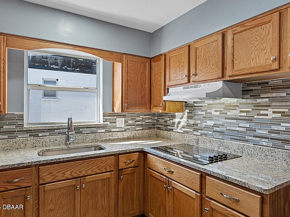 3rd image of 417 Manhattan Ave