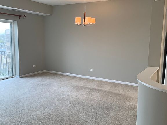 4th image of 3303 S Grove Ave #609