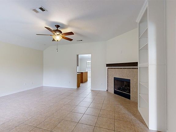 2nd image of 2307 Carnation Ct