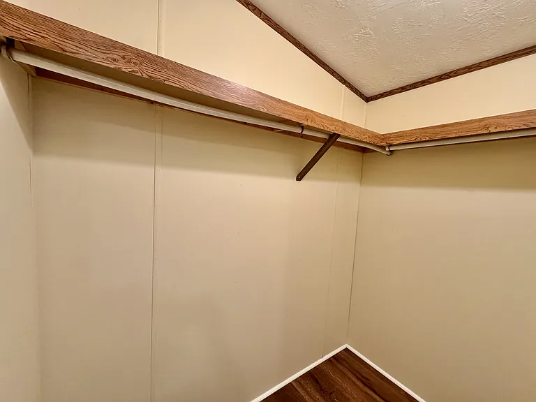 229 Bateman Ln — Photo 16