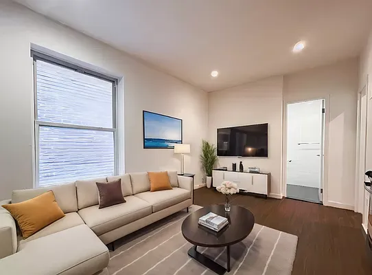 Rented by Kahen Properties | media 1