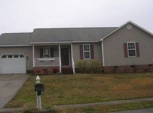 1016 S Fieldhaven Dr, Fuquay Varina, NC 27526