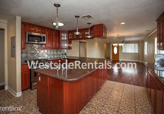 4th image of 5017 S Normandie Ave