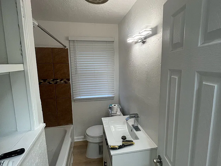725 Eubanks — Photo 17
