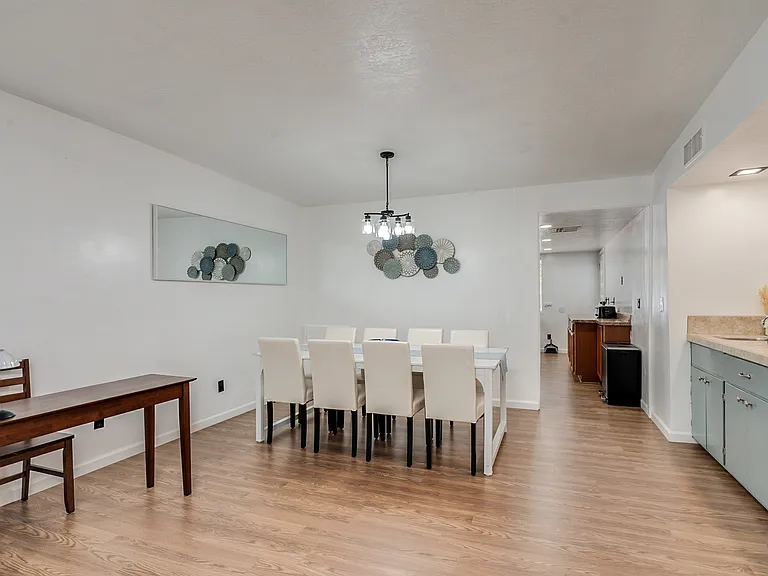 E Celeste Dr — Photo 6